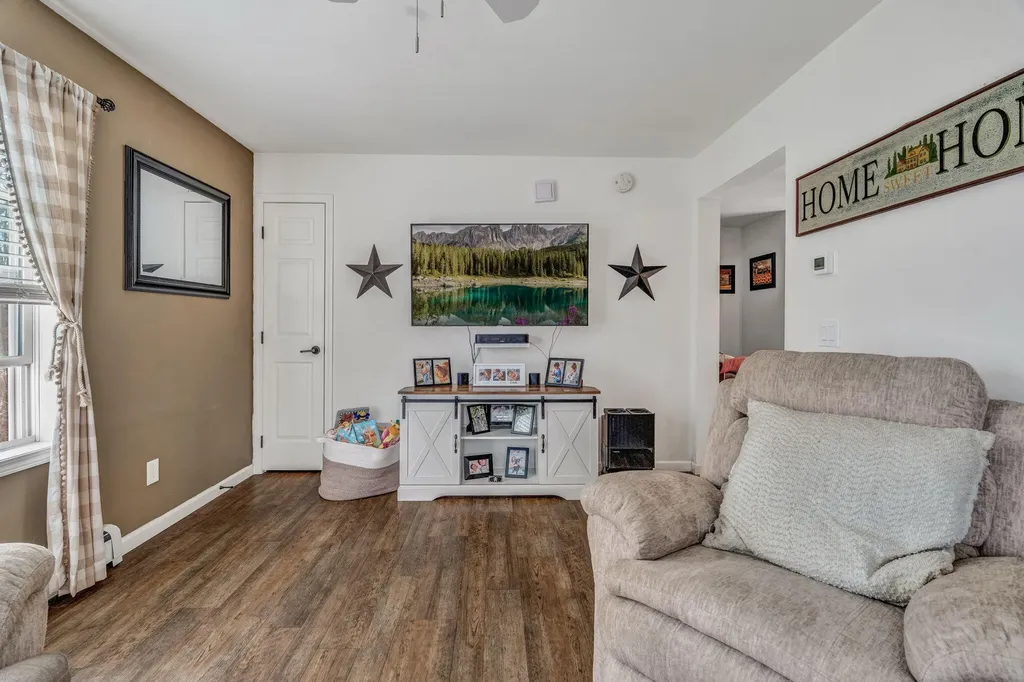 16 Death Valley Road Minot ME 04258