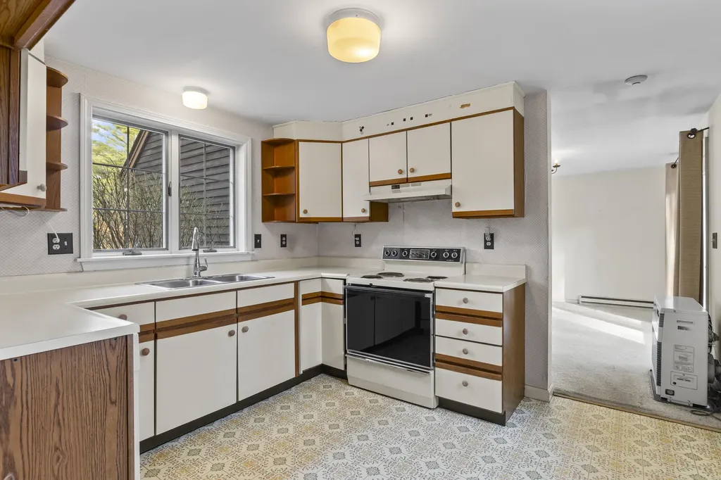 27 Cluf Bay Road Brunswick ME 04011
