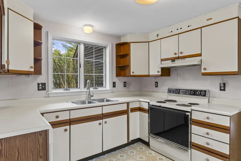 27 Cluf Bay Road Brunswick ME 04011