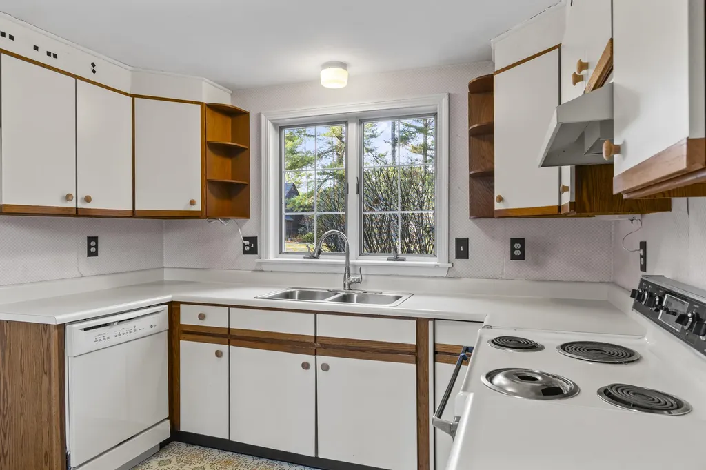 27 Cluf Bay Road Brunswick ME 04011