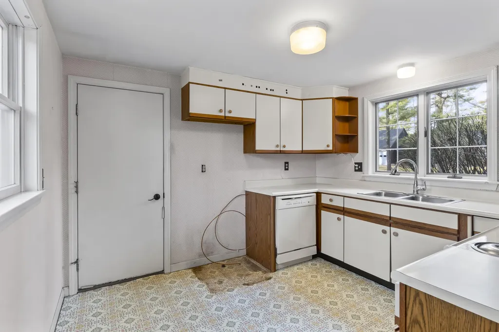 27 Cluf Bay Road Brunswick ME 04011