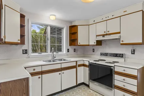 27 Cluf Bay Road Brunswick ME 04011