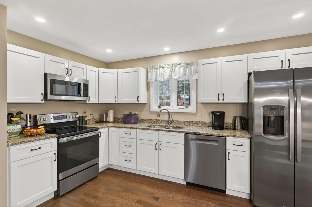 9 Alder Road Naples ME 04055