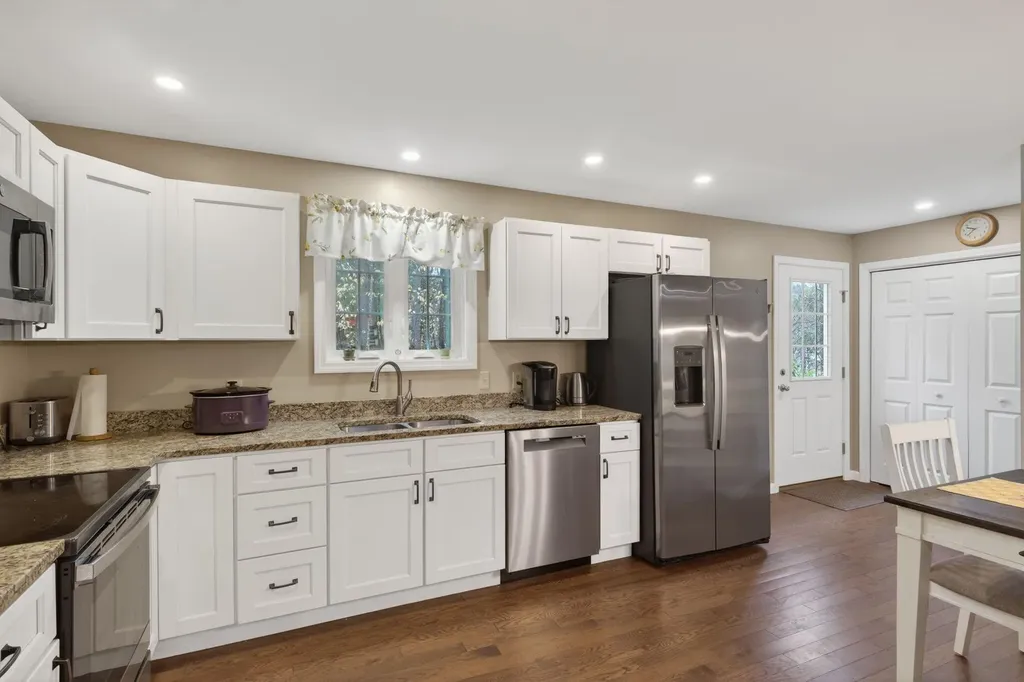 9 Alder Road Naples ME 04055