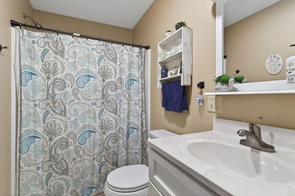 9 Alder Road Naples ME 04055