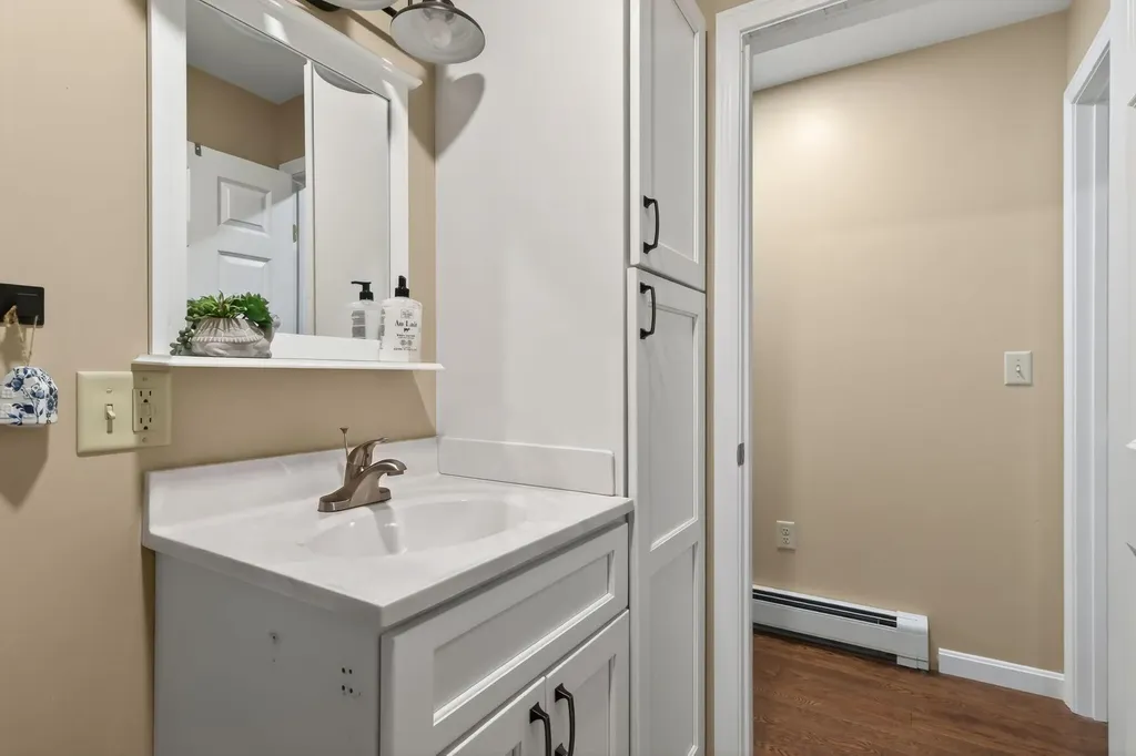 9 Alder Road Naples ME 04055