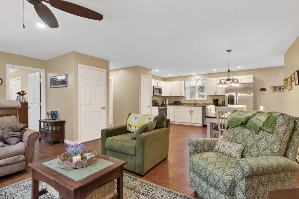 9 Alder Road Naples ME 04055