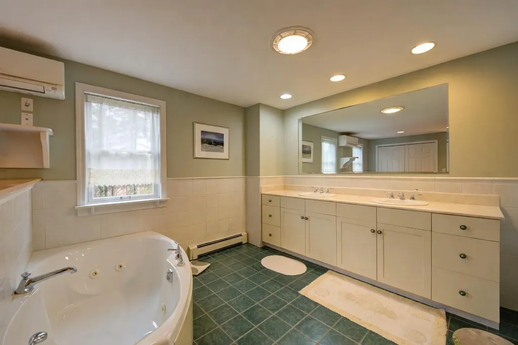315 River Road Windham ME 04062