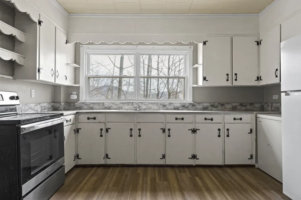 76 Maine Avenue Rumford ME 04276