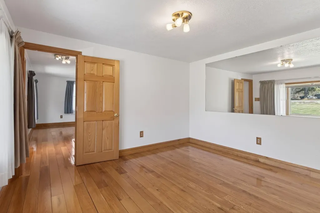 281 Portland Road Gray ME 04039