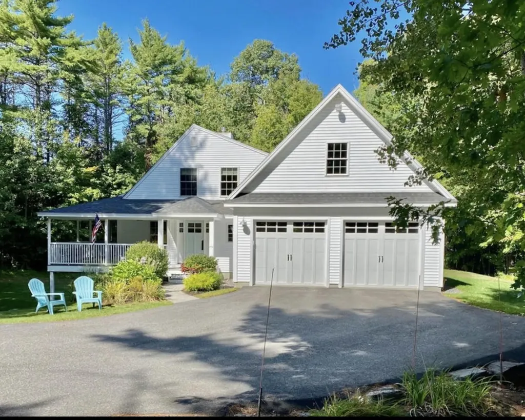 9 Ridge Road Raymond ME 04071
