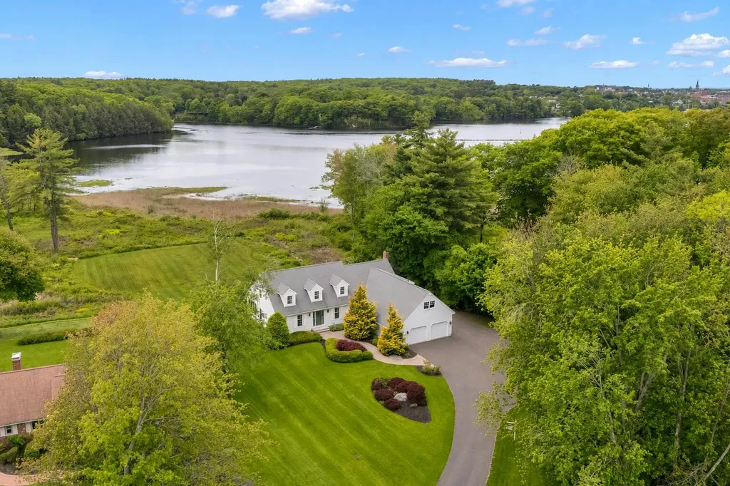 15 Thunder Road Saco ME 04072