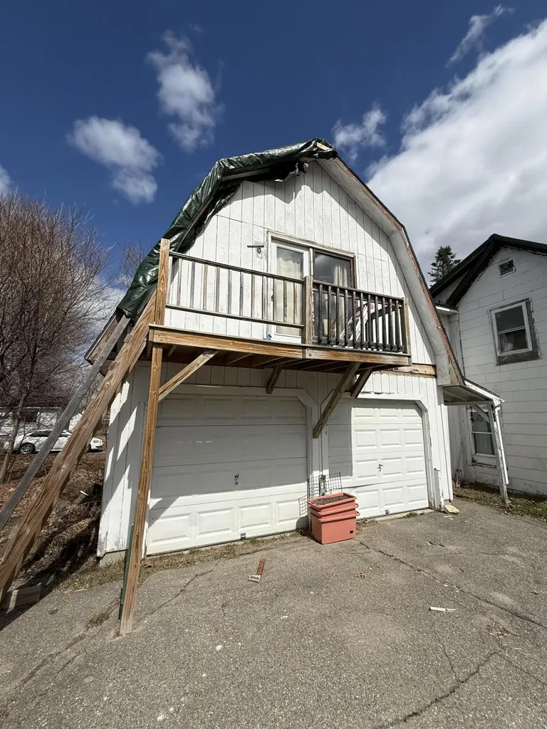 19 Perry Street Lincoln ME 04457