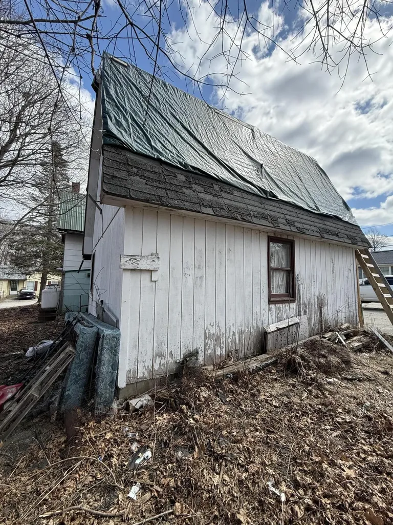 19 Perry Street Lincoln ME 04457
