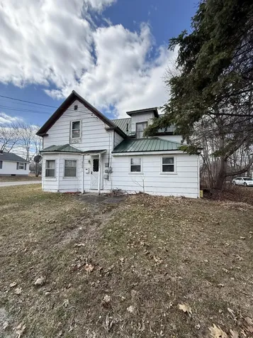 19 Perry Street Lincoln ME 04457