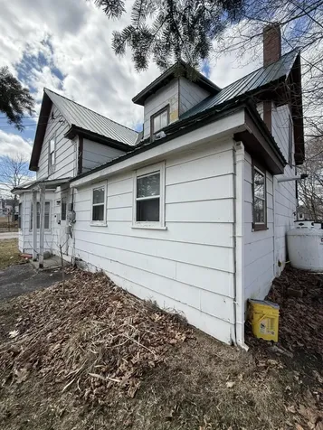 19 Perry Street Lincoln ME 04457