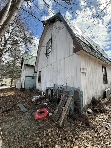 19 Perry Street Lincoln ME 04457
