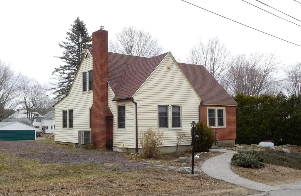 7 Joy Street Sanford ME 04083