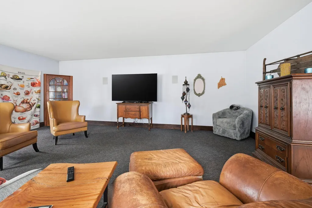 1254 Roosevelt Trail Raymond ME 04071
