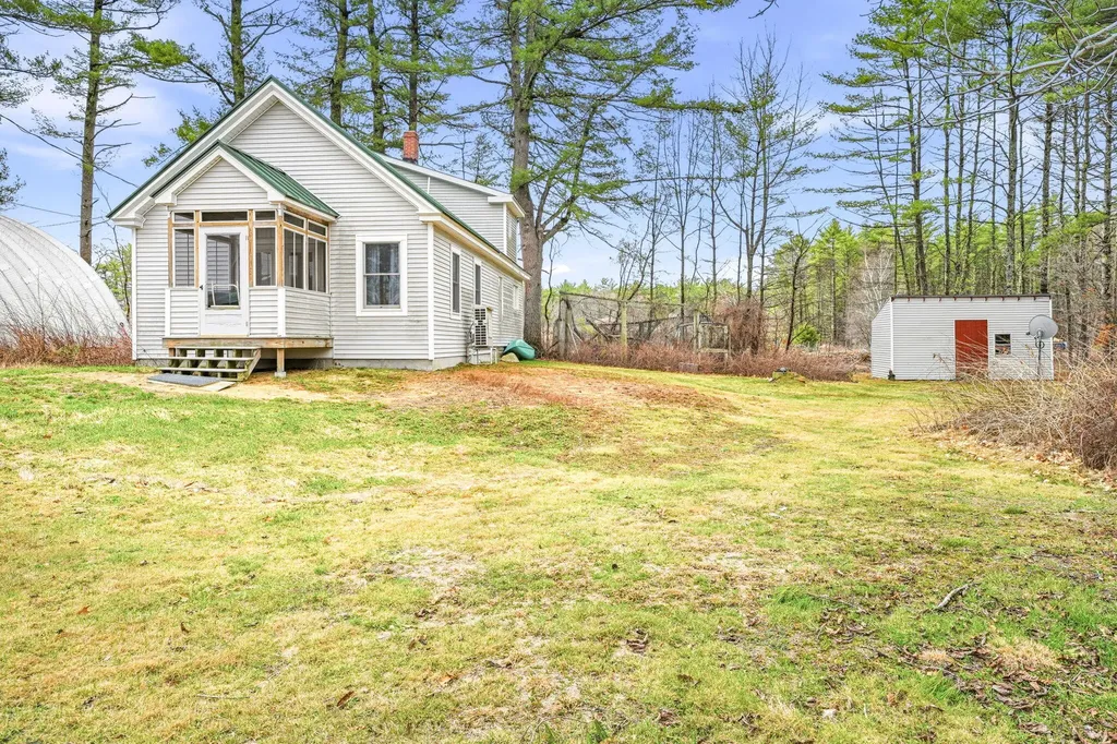 1254 Roosevelt Trail Raymond ME 04071