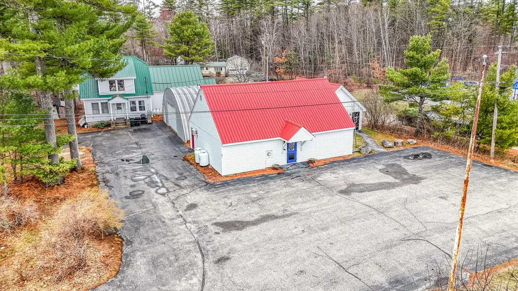 1254 Roosevelt Trail Raymond ME 04071