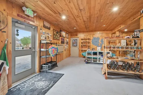 1254 Roosevelt Trail Raymond ME 04071