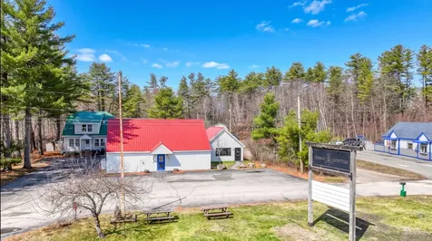 1254 Roosevelt Trail Raymond ME 04071