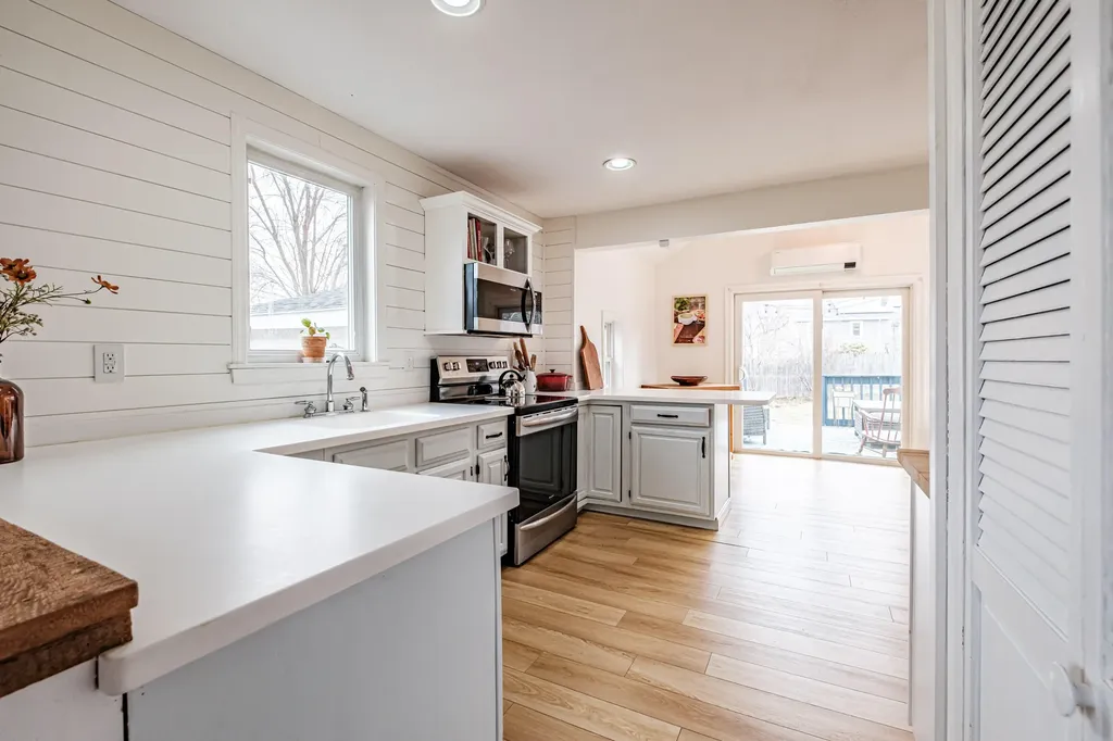 8 Meadow Way Cape Elizabeth ME 04107