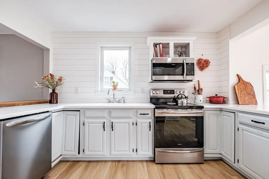 8 Meadow Way Cape Elizabeth ME 04107