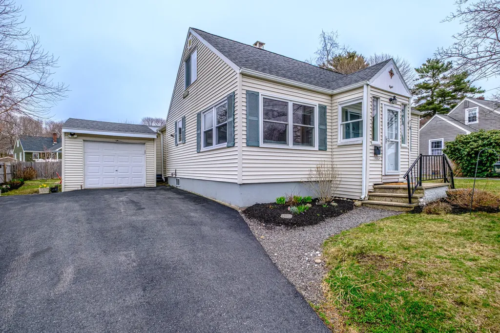 8 Meadow Way Cape Elizabeth ME 04107