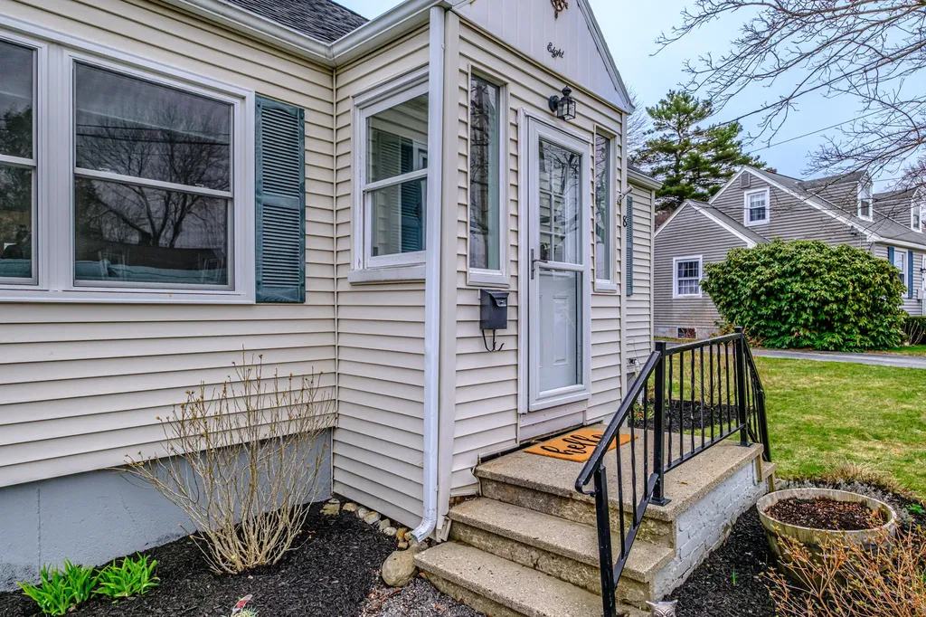 8 Meadow Way Cape Elizabeth ME 04107