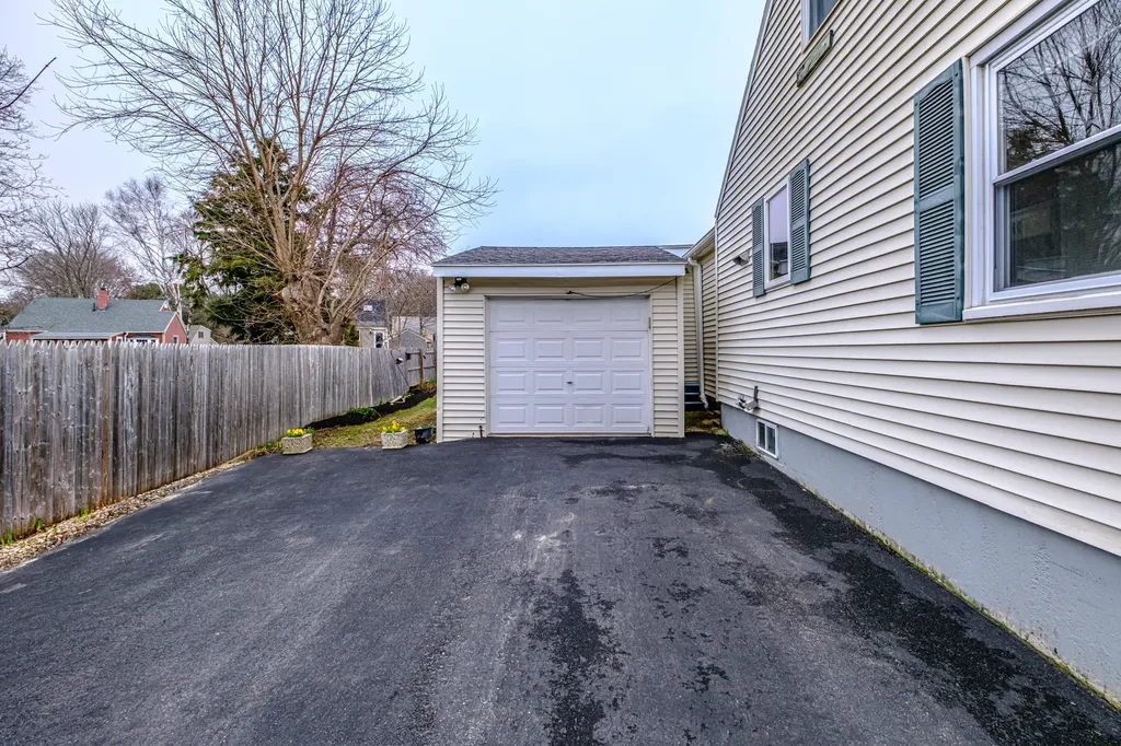 8 Meadow Way Cape Elizabeth ME 04107