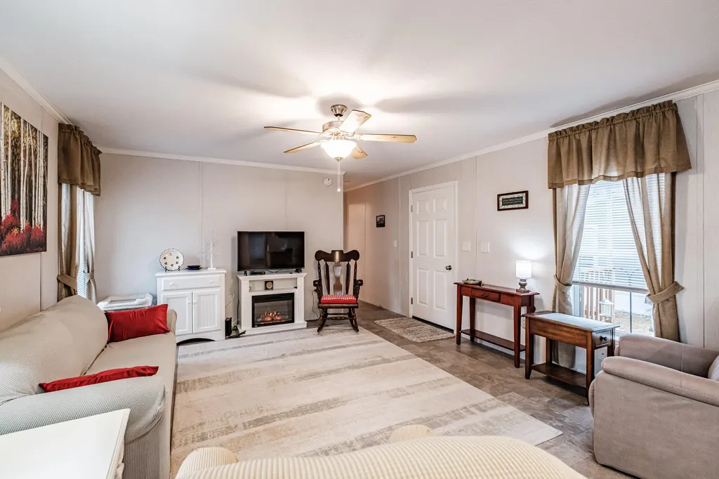 23 Kapote Drive Norway ME 04268