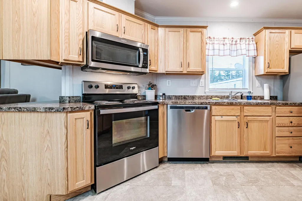 23 Kapote Drive Norway ME 04268