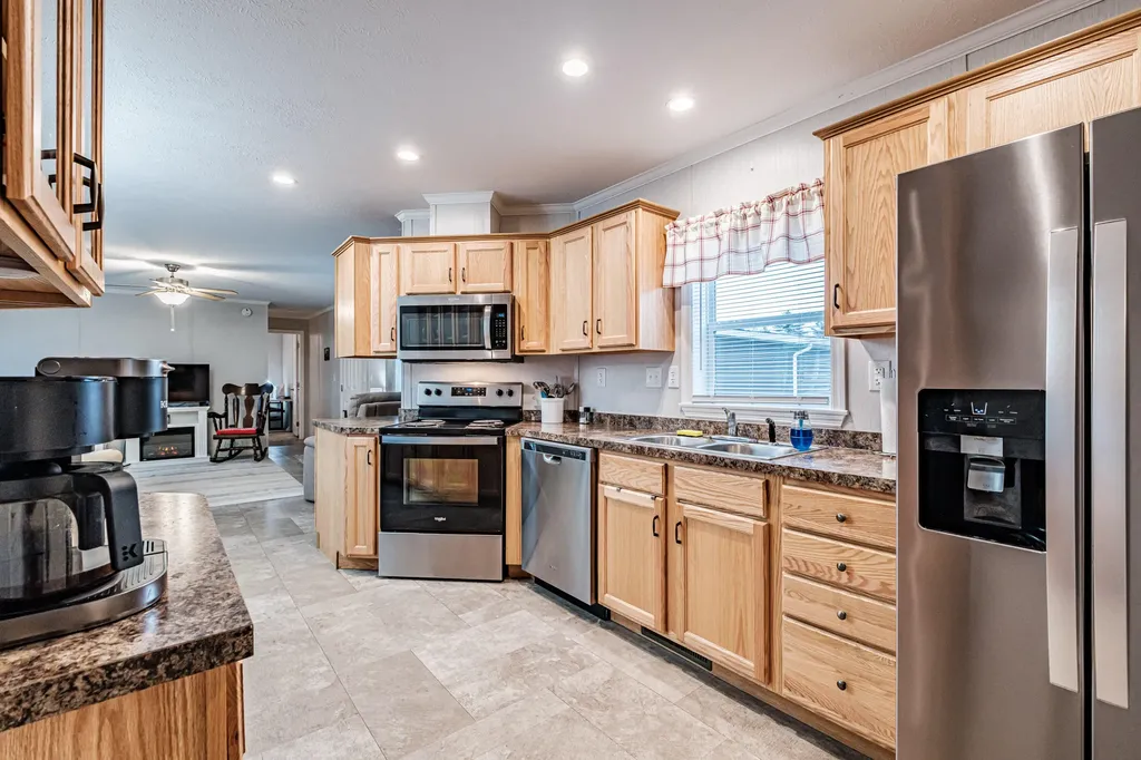 23 Kapote Drive Norway ME 04268
