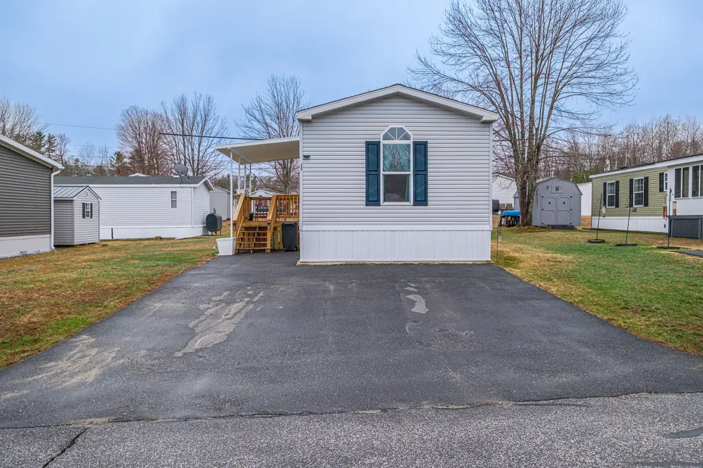 23 Kapote Drive Norway ME 04268