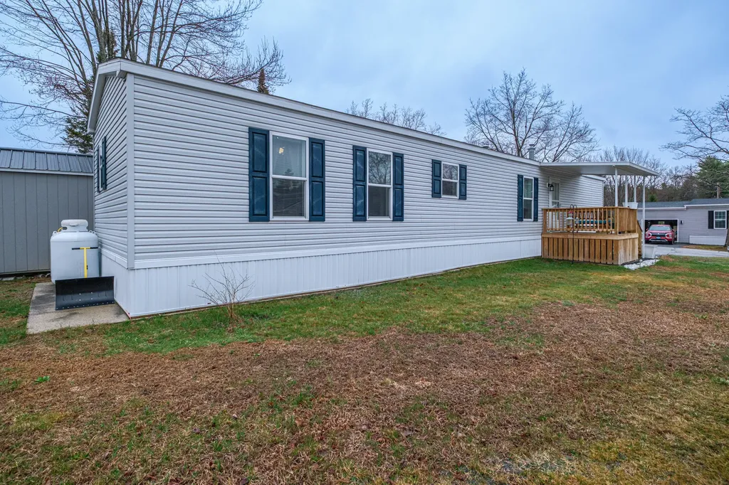 23 Kapote Drive Norway ME 04268