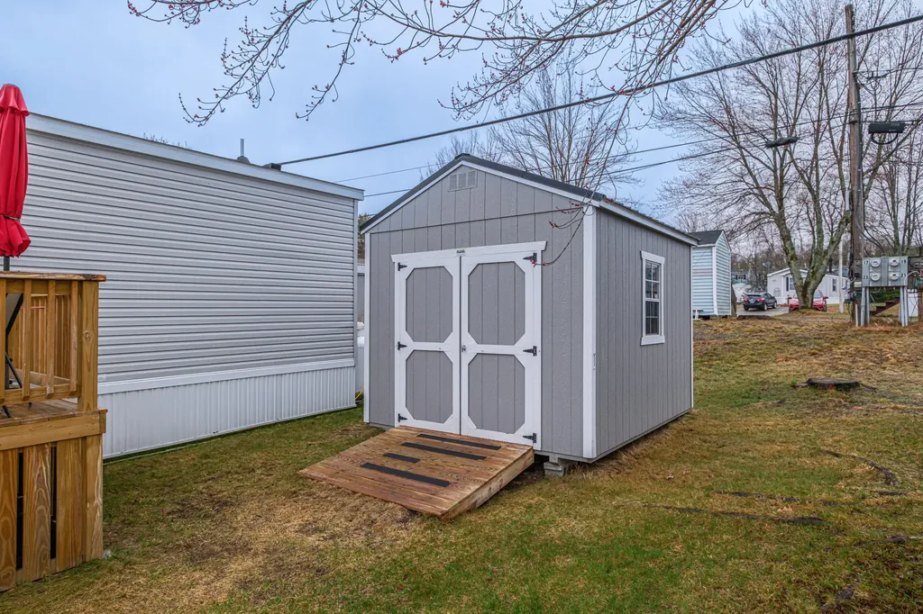 23 Kapote Drive Norway ME 04268