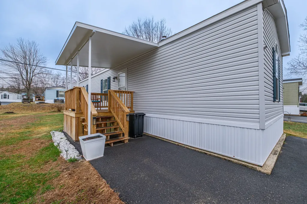 23 Kapote Drive Norway ME 04268