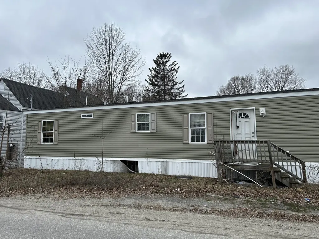 17 Royal Street Winthrop ME 04364