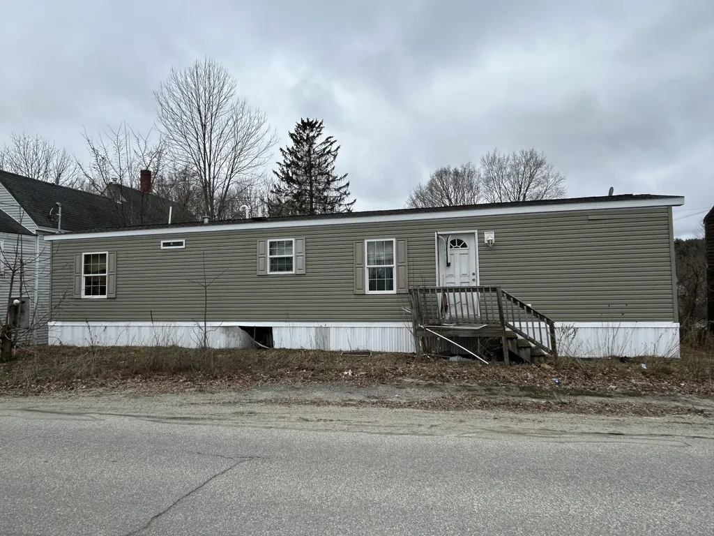 17 Royal Street Winthrop ME 04364