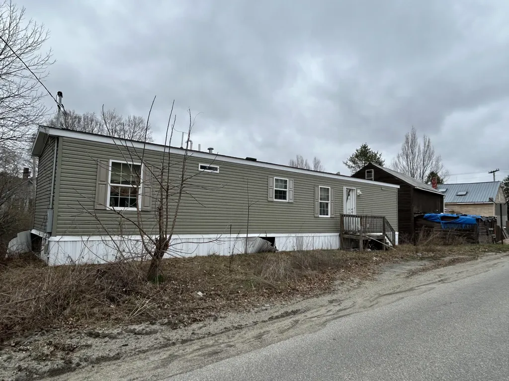 17 Royal Street Winthrop ME 04364