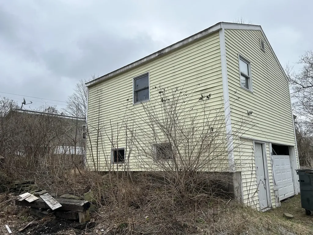 17 Royal Street Winthrop ME 04364
