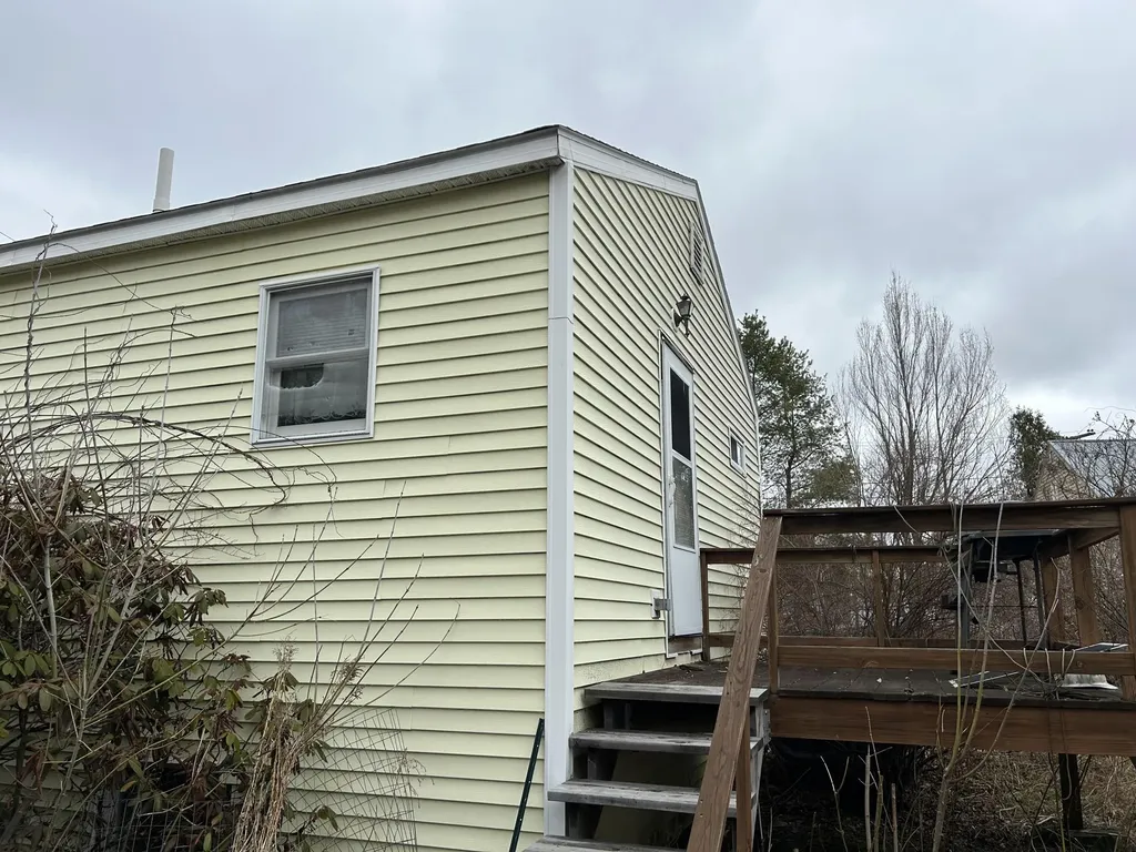 17 Royal Street Winthrop ME 04364