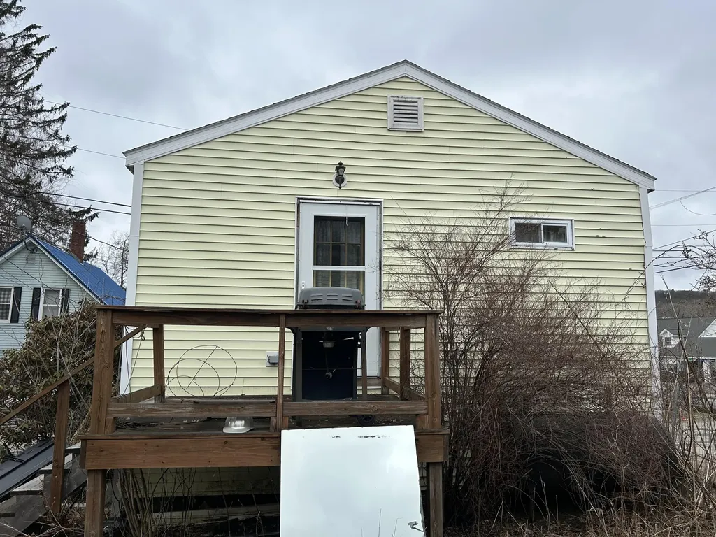 17 Royal Street Winthrop ME 04364