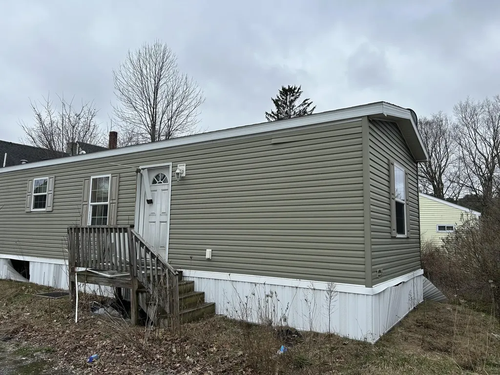 17 Royal Street Winthrop ME 04364