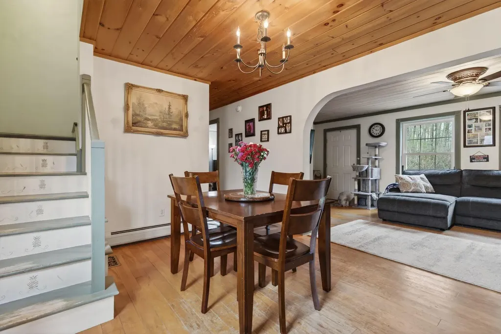 8 Colina Drive Raymond ME 04071