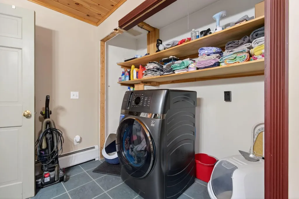 8 Colina Drive Raymond ME 04071