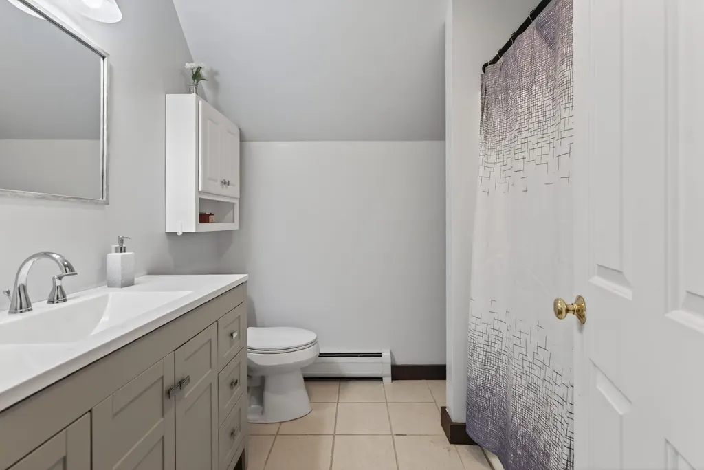 8 Colina Drive Raymond ME 04071