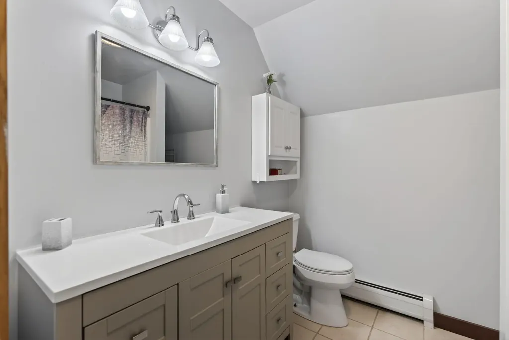 8 Colina Drive Raymond ME 04071